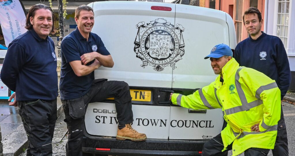 2022 11 01 Team in new uniform with van 1024x543 1