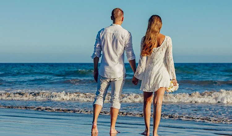 couple 750x440 1